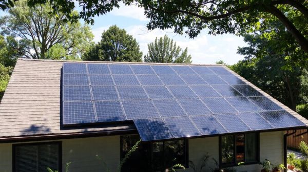 Guide pour économiser sur vos factures grâce aux panneaux solaires